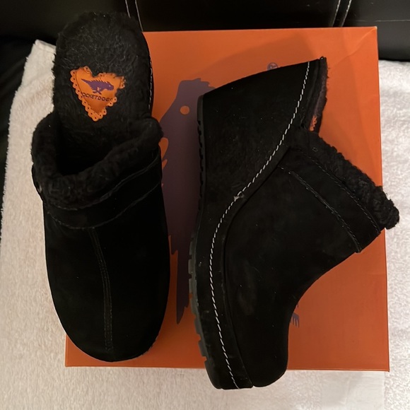 Clogs - Picture 3 of 6